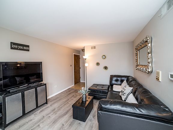5th image of 10851 S Keating Ave APT 2B