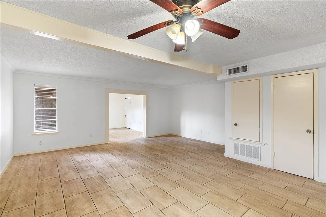 3 bed, 2.5 bath, 1360 sqft, $1,650 — Photo 3
