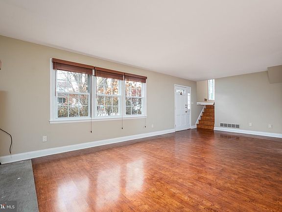 4th image of 2525 Wexford Dr