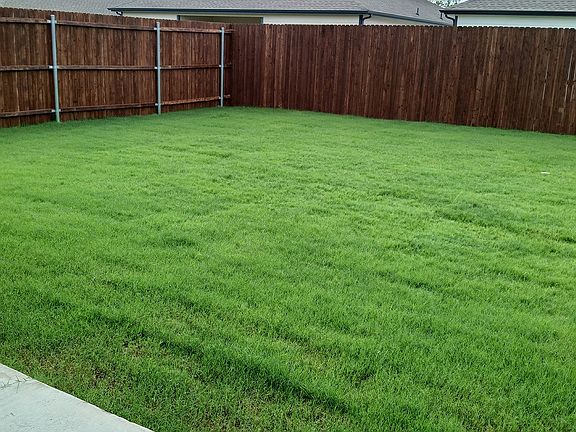 4th image of 320 Whispering Pine Dr