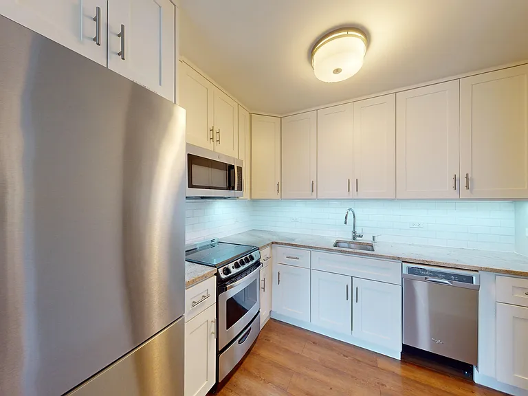237 E 34th St #806 — Photo 11