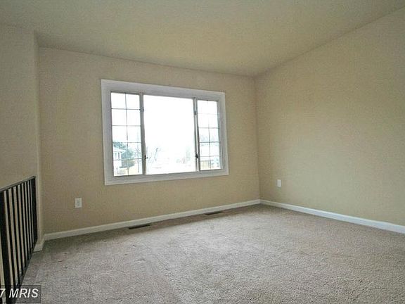 4th image of 929 Autumn Valley Ln