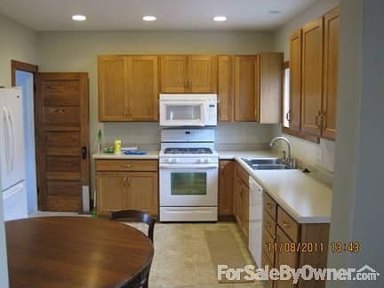 Kitchen with pantry( not in photo)
						:
						porcalain tile floor,new cabinets counter tops and applainces