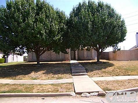 1st image of 2834 Kingswood Dr
