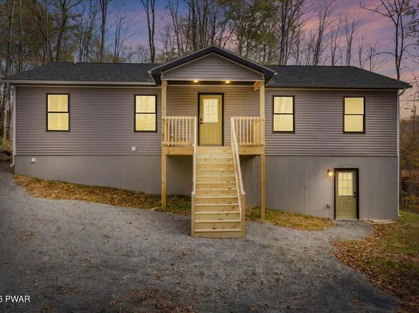 19 Tarot Ct, Lake Ariel, PA 18436