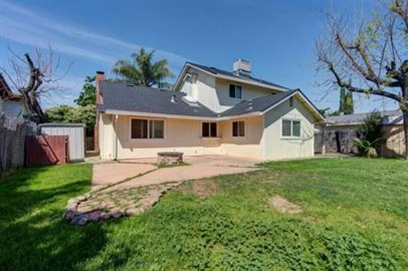 3 bed, 2.0 bath, 1974 sqft, $2,150 — Photo 2