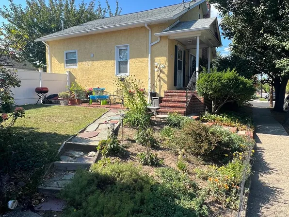 347 Mohican St, Essington, PA 19029