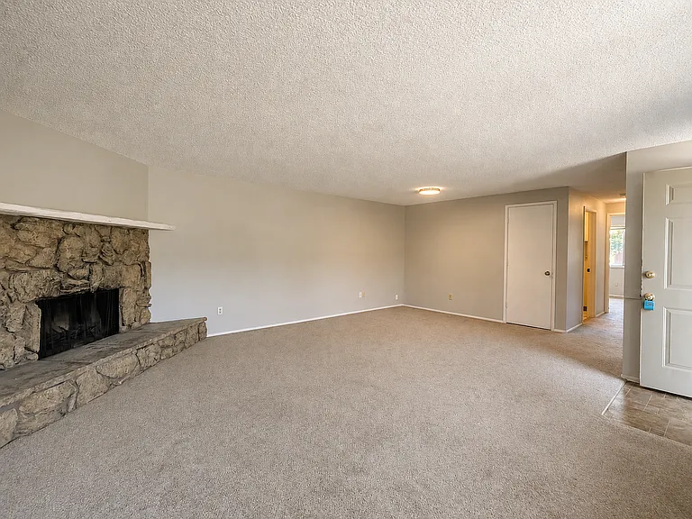 1707 SE 145th Ct — Photo 4