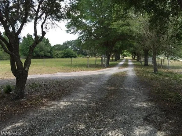 435 Trader Rd, Labelle, FL 33935