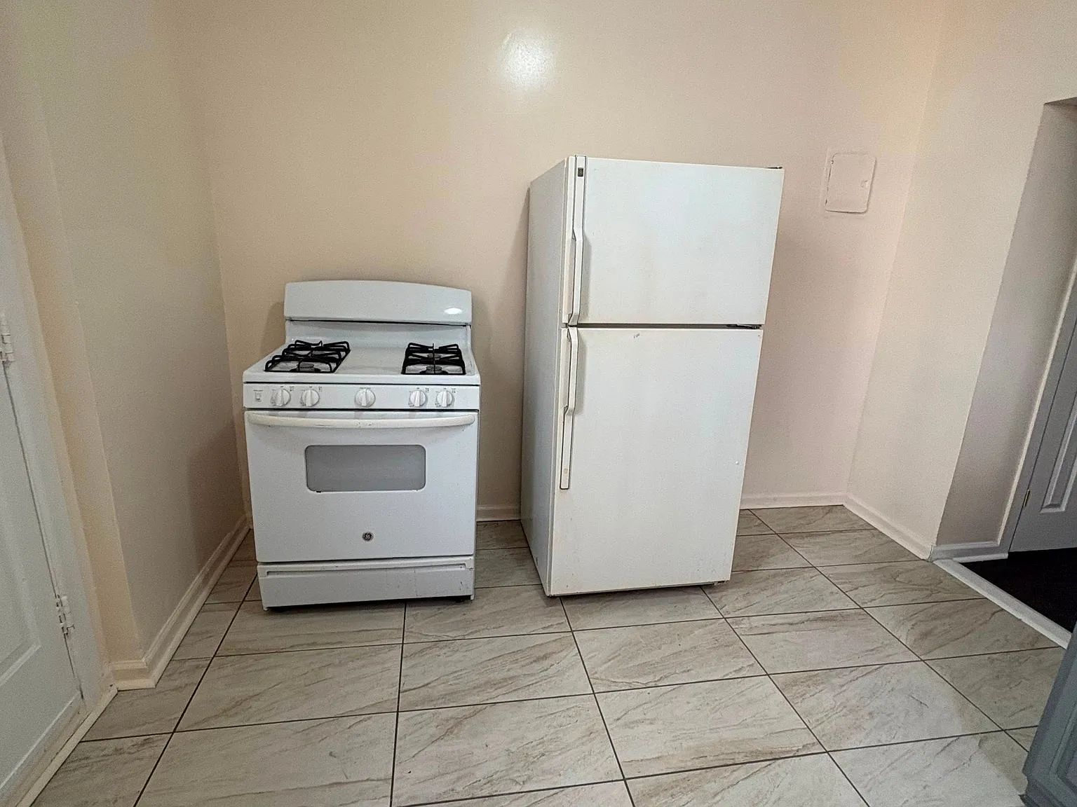 3 bed, 1.0 bath, $3,400 — Photo 3