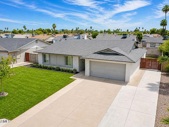 3rd image of 907 W MESQUITE Street