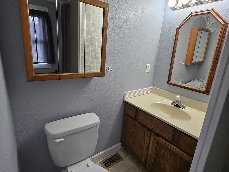 2506 W Main Street Ext — Photo 6