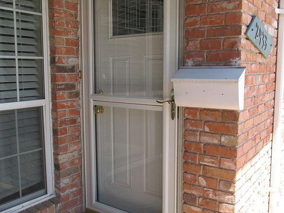 3rd image of 2933 Wedgewood Dr