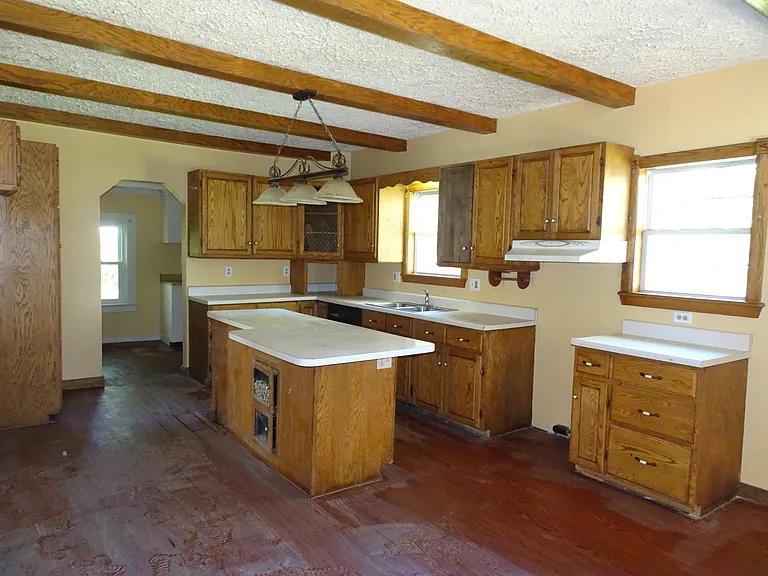 108 Center St — Photo 13