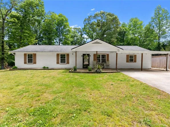 278 Oakwood Pl, Mount Airy, GA 30563