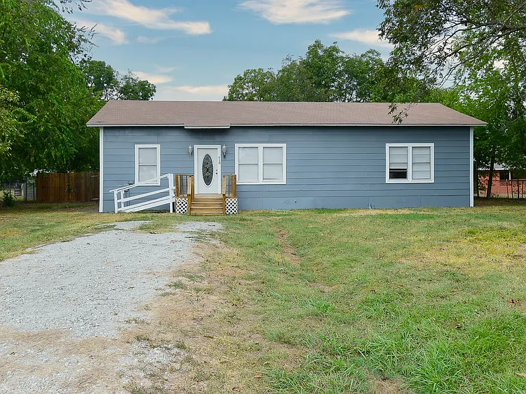 418 FM 513 S — Photo 1