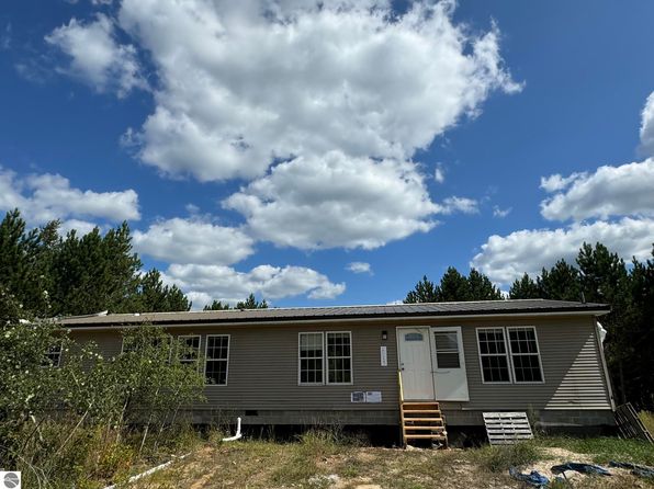 10433 Roop Rd, Kingsley, MI 49649