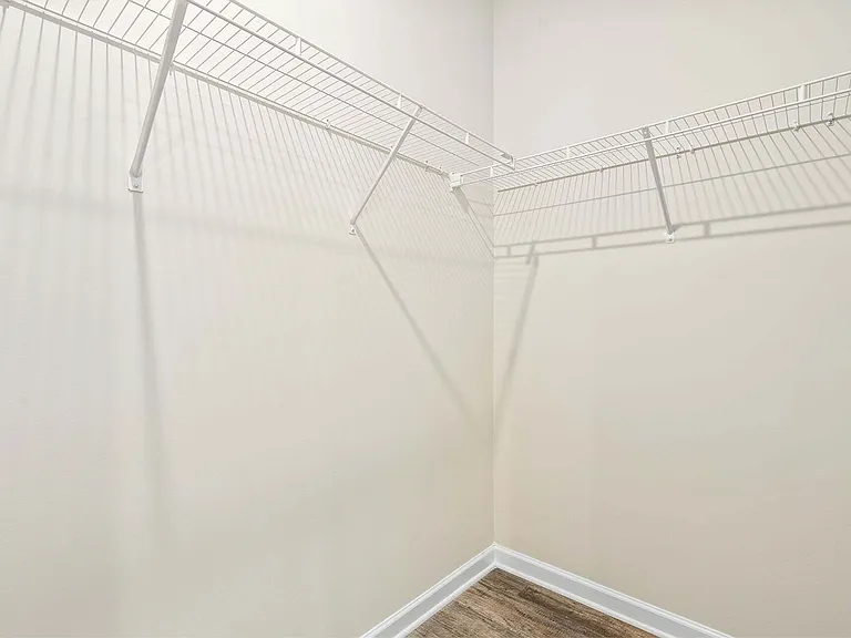 3247 Hamlet Dr — Photo 16
