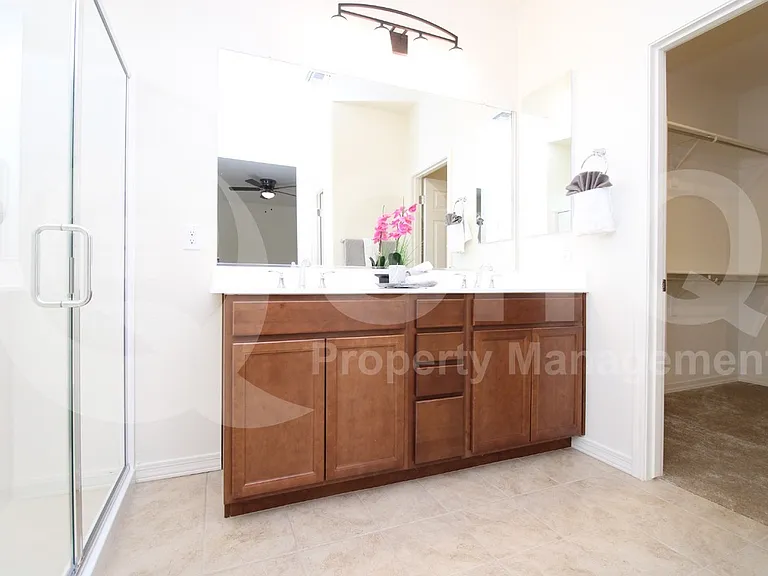 5734 W Getty Dr — Photo 5