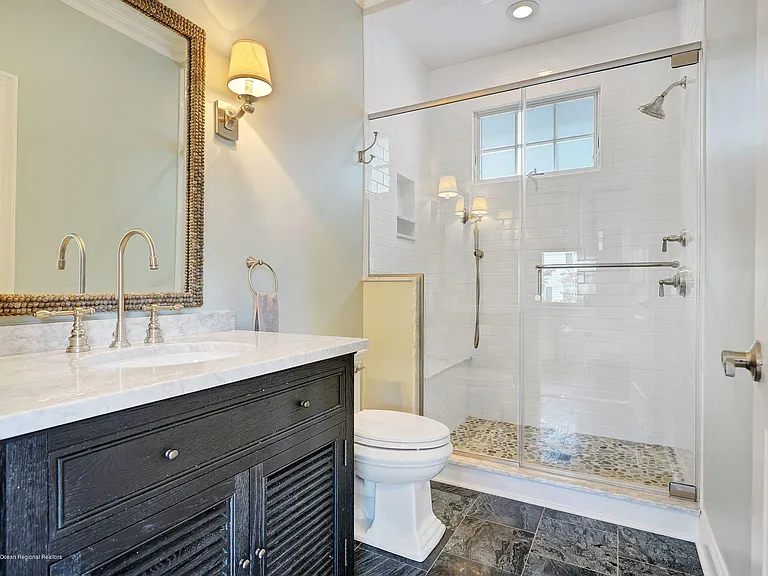 401 Monmouth Ave — Photo 9