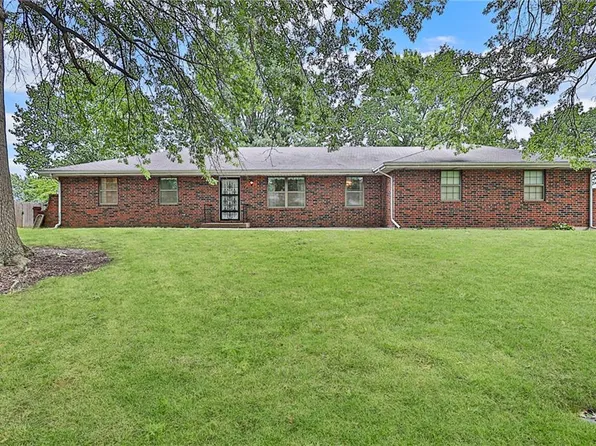 708 S Russell St, Odessa, MO 64076