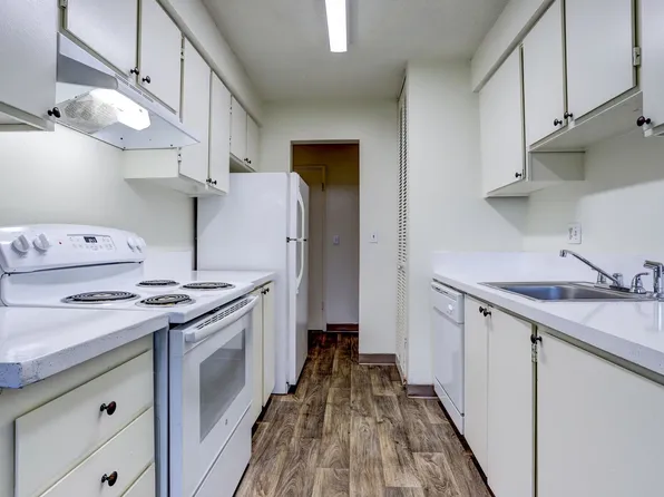 Fircrest Apartments 1159-F, 19511 NE Halsey St APT 209, Portland, OR 97230