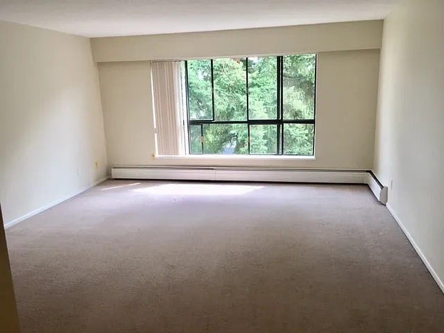 3300 Oak St — Photo 9