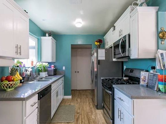 3rd image of 2219 Navarro Ave