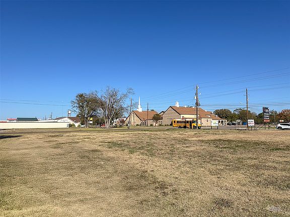 3rd image of 602 S 3rd St