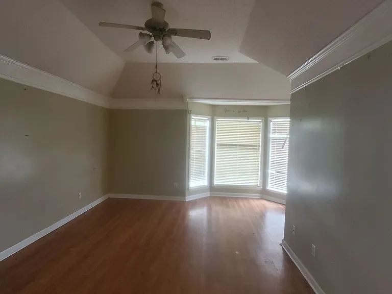 1084 Tara Dr — Photo 33