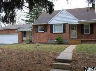 92 W Hanover St, Spring Grove, PA 17362