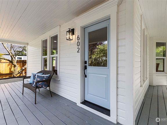 5th image of 602 3rd Avenue NE