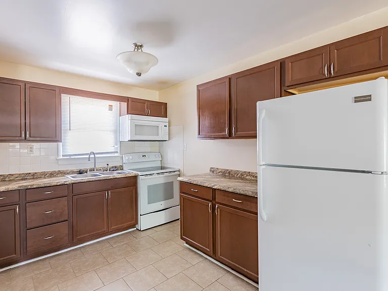 9101 Hammett Ave #1 — Photo 4