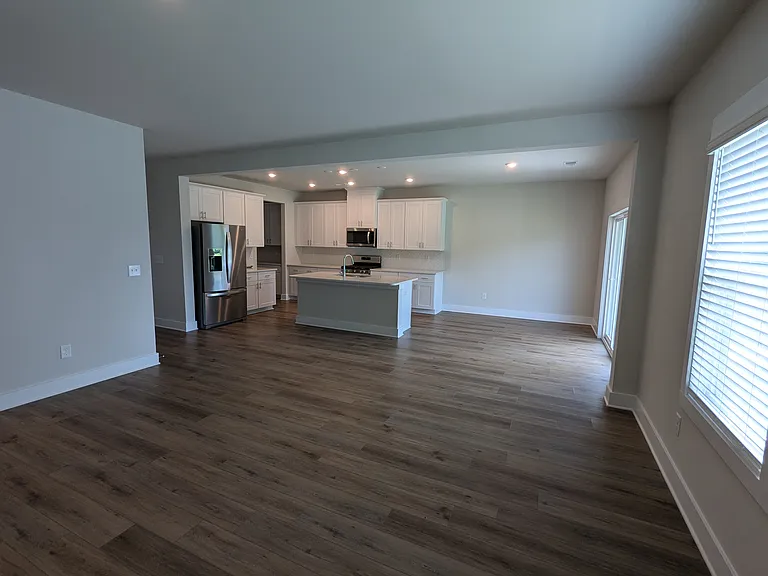 416 Roderick Ln — Photo 2