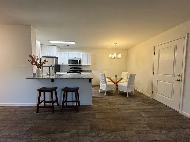 Taylor Pointe Apartments — Photo 11
