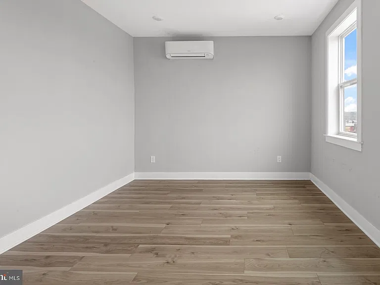 5230 Walnut St #5R — Photo 7