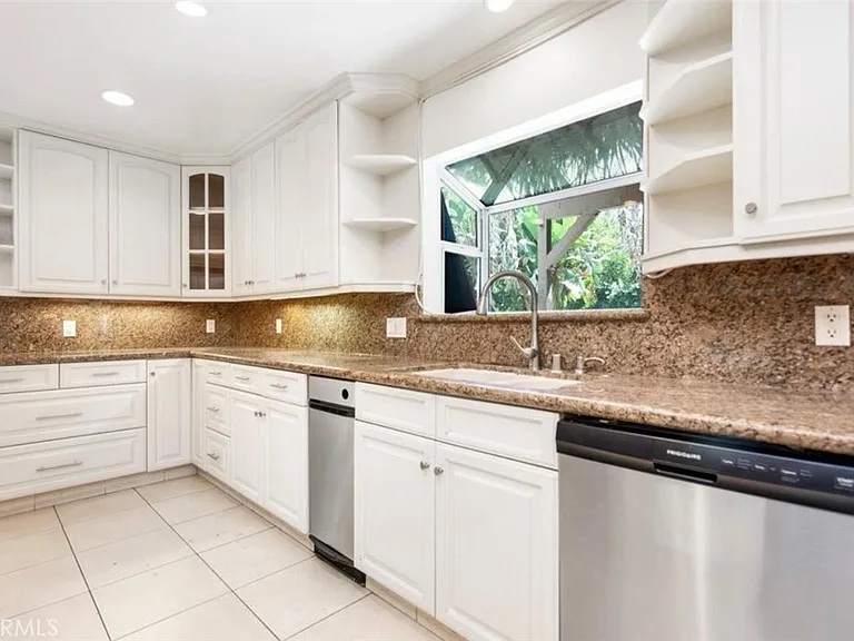 5954 Wilkinson Ave — Photo 7