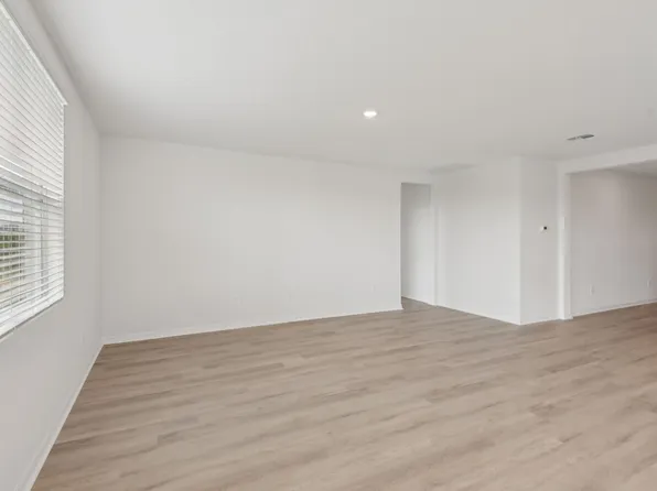 12562 Hourglass Way, Dade City, FL 33525