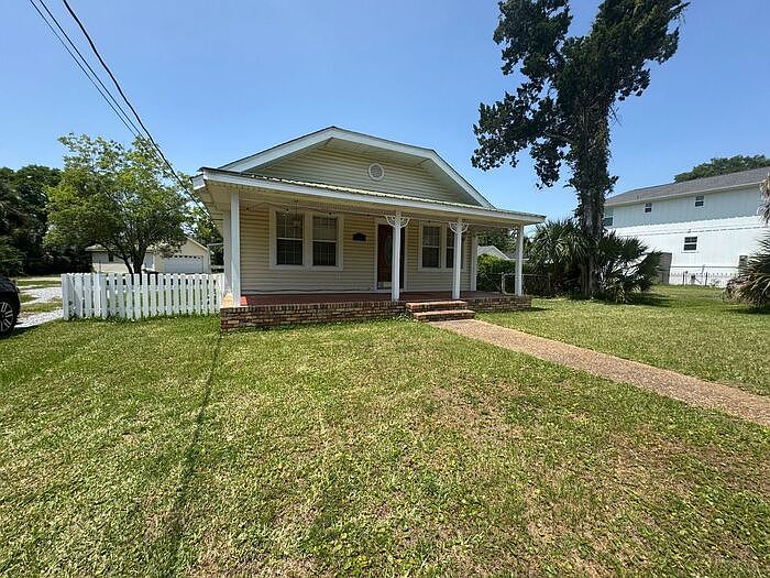 1st image of 320 W Zarragossa St