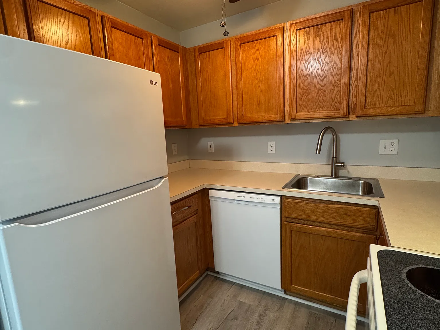 2 bed, 1.5 bath, 1120 sqft, $1,300 — Photo 4
