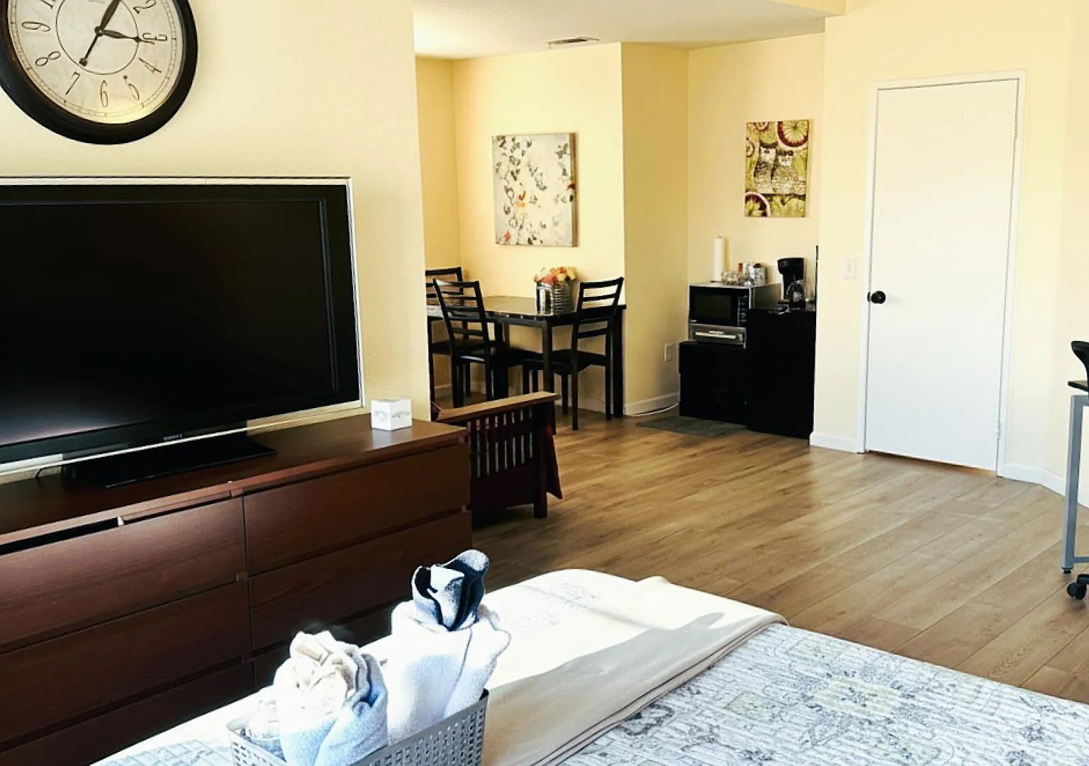 4 bed, 2.0 bath, 1850 sqft, $2,140 — Photo 3