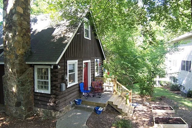 3 bed, 875 sqft, $1,900 — Photo 2