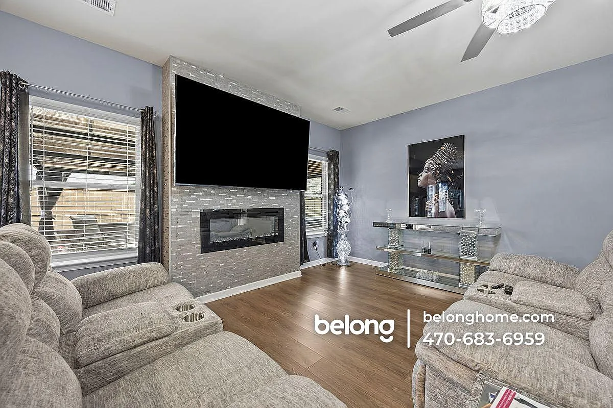 5 bed, 3.0 bath, 3589 sqft, $2,795 — Photo 3