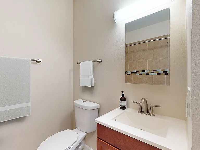 1485 Clayton — Photo 8