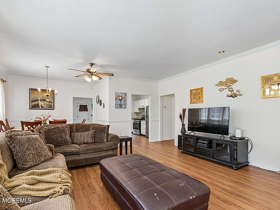 4th image of 170 Sylvan Lake Boulevard