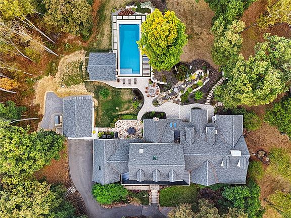 2nd image of 5056 Bear Run Rd