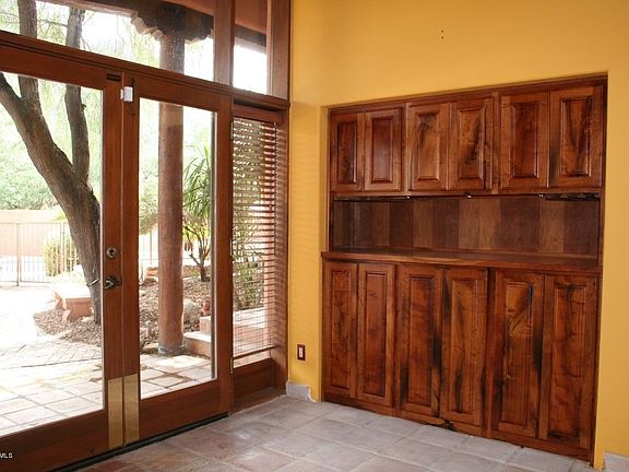 3rd image of 970 E Linda Vista Blvd