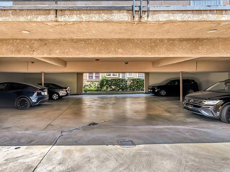 1614 E Chevy Chase Dr #2 — Photo 22