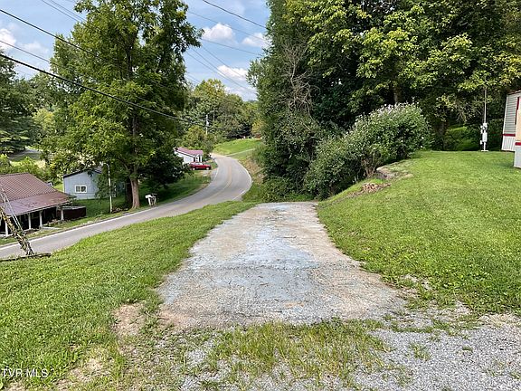 3rd image of 511 Weaver Branch Rd