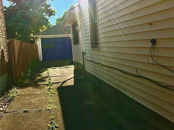 4th image of 266 Wood Ave